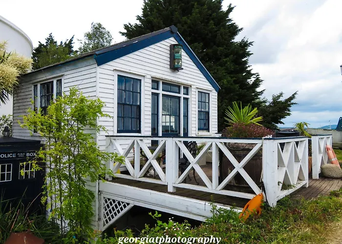 The West Usk Lighthouse Lightkeepers Lodge Newport 