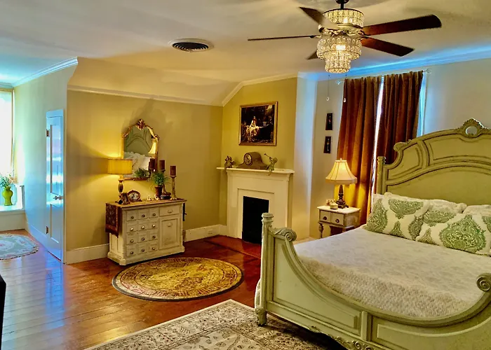 The Beaumont House Natchez Bed & Breakfast