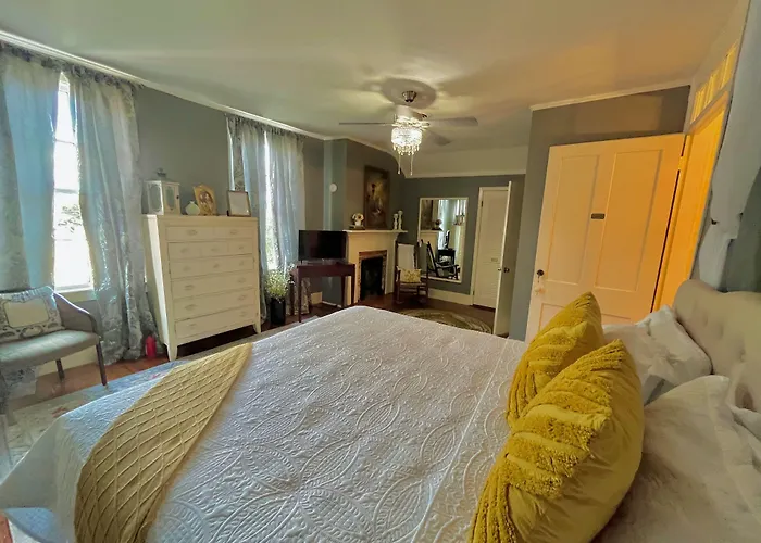 The Beaumont House Natchez Bed & Breakfast