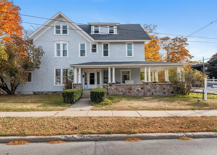 Charlevoix House Bed & Breakfast