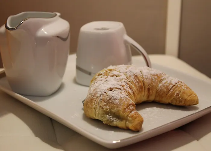 Al 68 Di Piazza Cavour Bed & Breakfast Naples