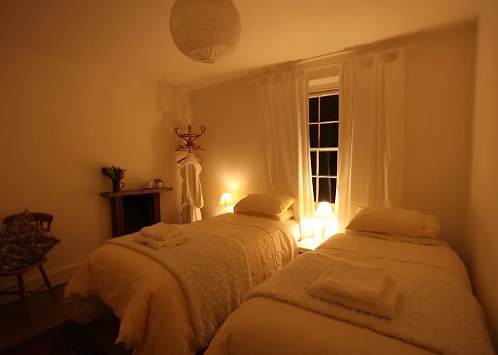 Moon In The Apple Tree Hotel Glastonbury