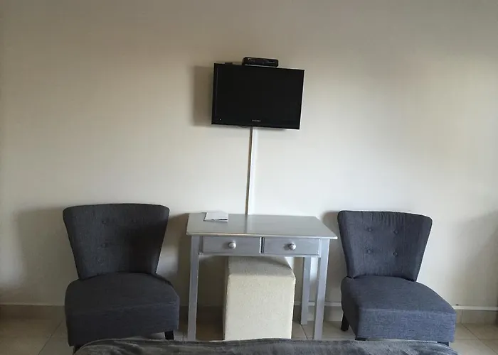 Larkspur Place East London