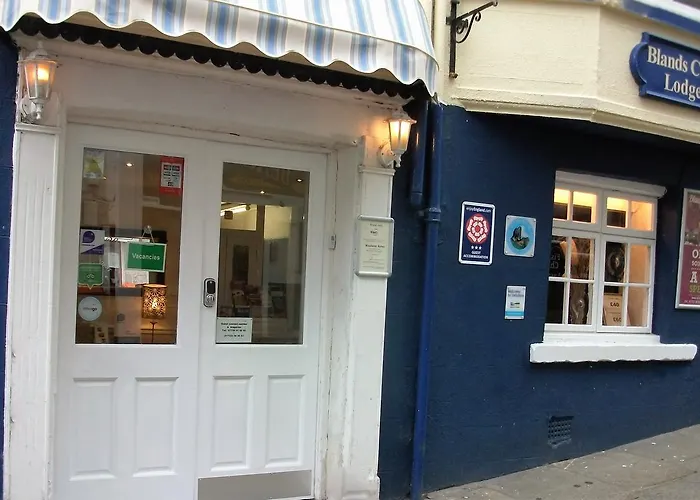 Bed and BreakfastBlands Cliff Lodge