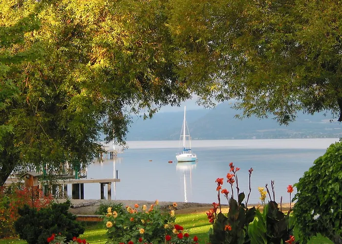 Bed and BreakfastLakeshore B&B