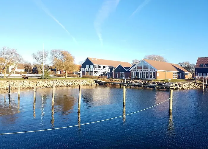 Klintholm Marina Park Cabins Borre