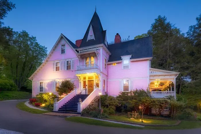 Cedar Crest Inn Asheville