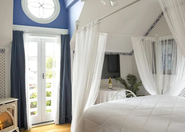 Cabernet House, An Old World Inn Napa