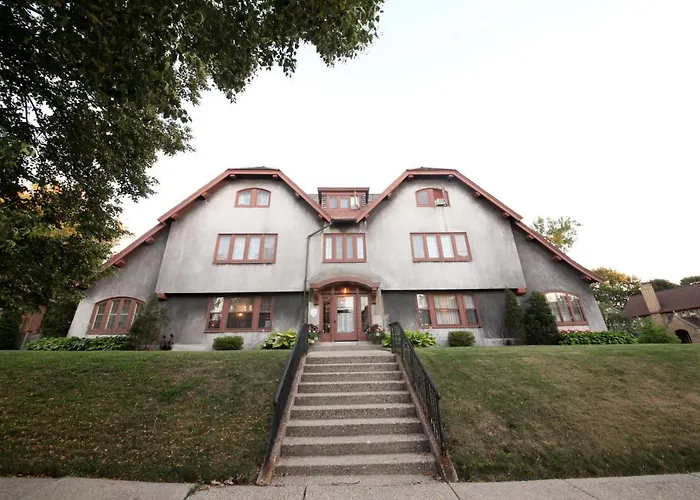 Leonard At Logan House Bed & Breakfast Grand Rapids