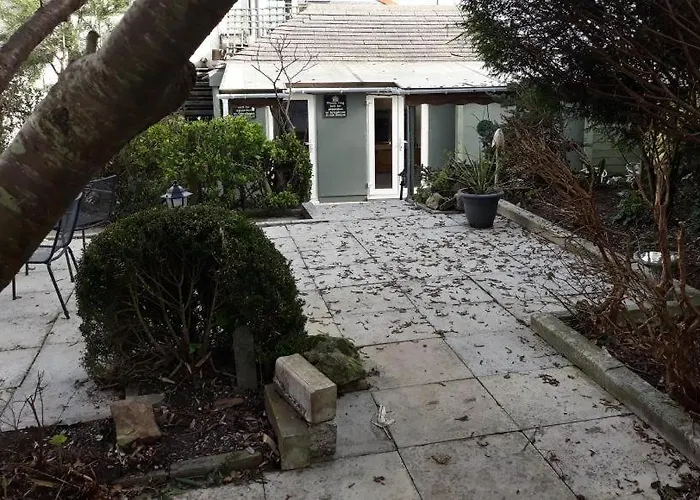 Crown House & Lodges B&B Helston