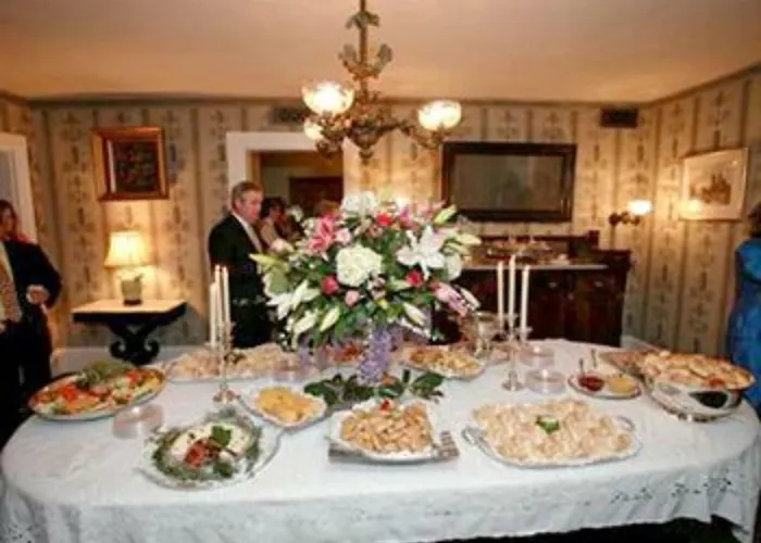 The Elms Bed And Breakfast Natchez