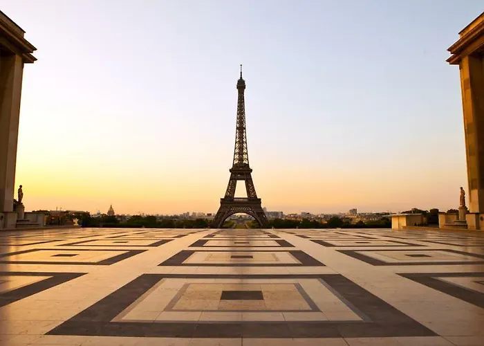 The Charming Trocadero Eiffel Tower Bed & Breakfast Paris