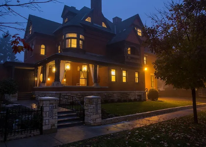 The New Victorian Mansion Bed & Breakfast Saint Paul